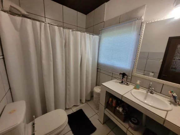 Imagem Imóvel à Venda na Praia do Rosa: Casa com Vista para o Vale, 4 Quartos, 770m² de Terreno!