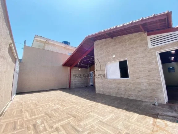 Imagem Espaçosa Casa Térrea à Venda no Ocian, Praia Grande - 3 Quartos e Churrasqueira