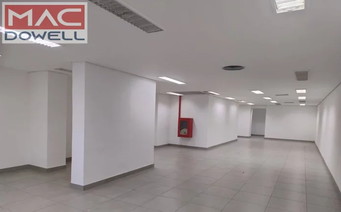 Imagem Loja linear de 428 m² em frente a Praia de Botafogo no Rio de Janeiro