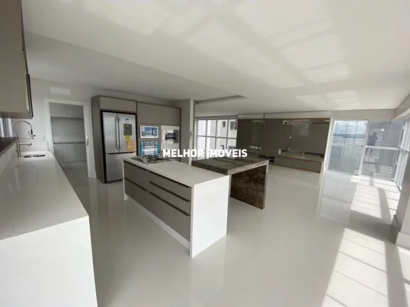 Imagem Apartamento Frente Mar à venda semi mobiliado com 4 suítes, no centro de Balneário Camboriú