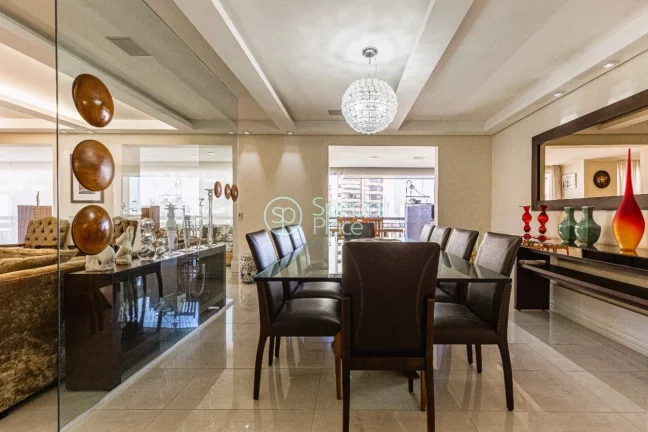 Imagem Excelente apartamento com 400m² no Morumbi, living super espaçoso integrado ao home theater e à s...