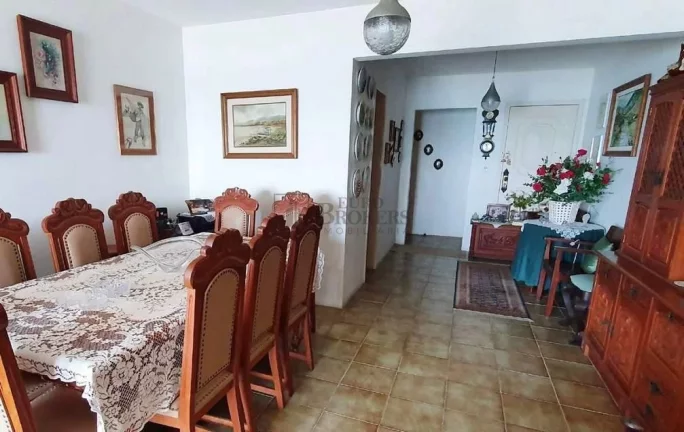 Imagem Apartamento Frente Mar para reformar com 3 dormitórios à venda na Barra Sul em B