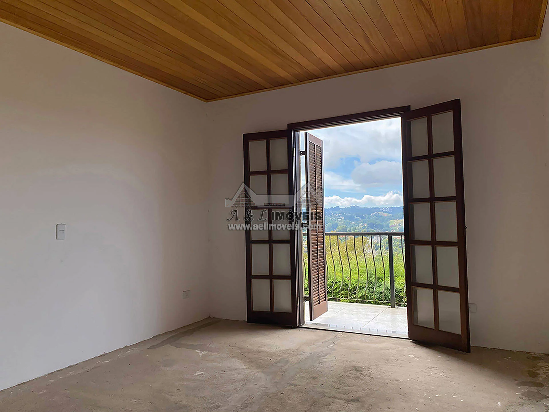 Imagem Casa à venda em Campos do Jordão - Casa nova com 03 suítes