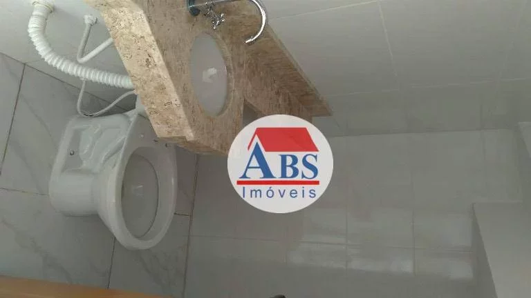 Imagem Casa Sobreposta Alta com Sacada