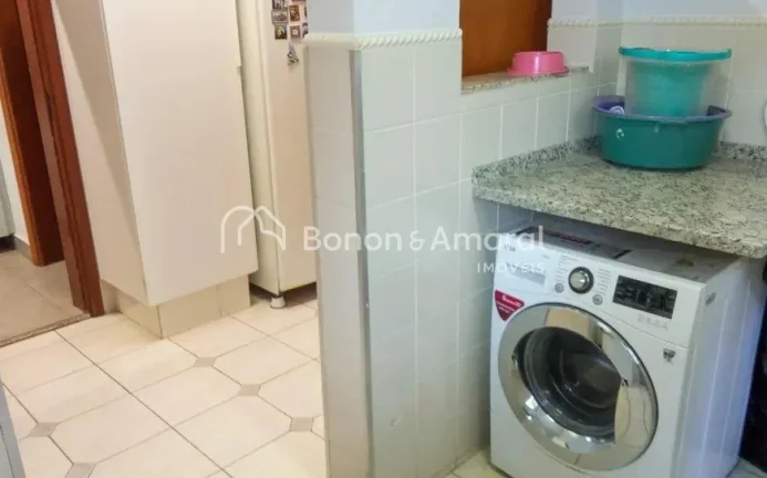 Imagem Linda e espaçosa casa com área construída de 321 m². A residência possui living para 3 ambiente...