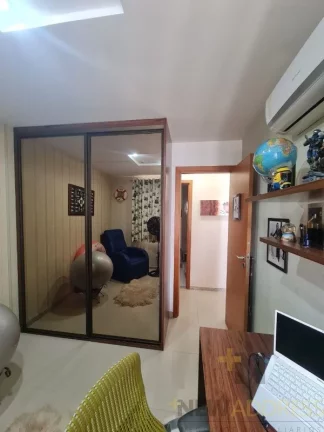 Imagem Apartamento 131 m²: 3 quartos, 2 vagas, varanda. Bairro tranquilo e área de lazer.