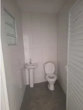 Imagem Galpão Comercial para Locação em Barueri-SP, Jardim Belval - 2 Banheiros, 240m² de Área!