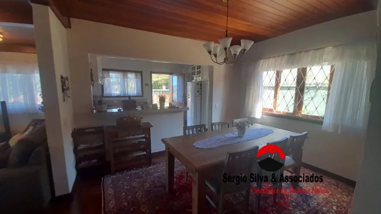 Imagem Casa a Venda na Região do Alto do Vale Encantado em Campos do Jordão - SP