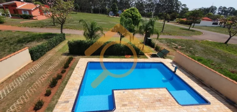 Imagem Casa em Condomínio de Luxo em Águas de Santa Bárbara-SP: 3 Quartos, Suíte, 2 Salas, 3 Banheiros, 4 Vagas, 220m².