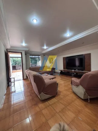 Imagem Sobrado Completo com 3 Dormitórios, Área Gourmet e 3 Vagas à Venda