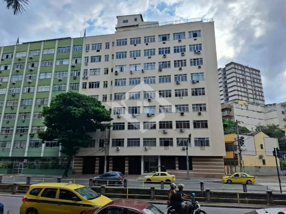 Imagem Vende Apartamento, Tijuca em frente ao Shopping 2 quartos, 64m2, sem vaga.