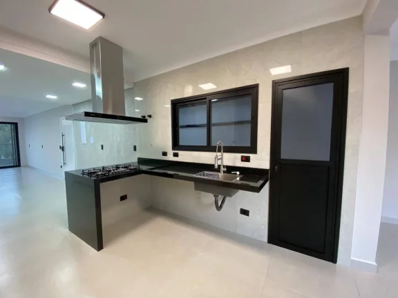 Imagem Casa de Alto Padrão no Condomínio Villa dos Inglezes