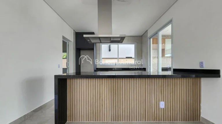 Imagem Casa de condominio a venda em Campinas no Aborais..

Linda e imponente residência, recém construí...