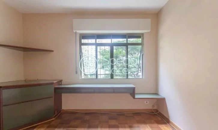Imagem Ótimo apartamento com 201m² no Jardim Paulista. Living super espaçoso com amplos janelões de pon...