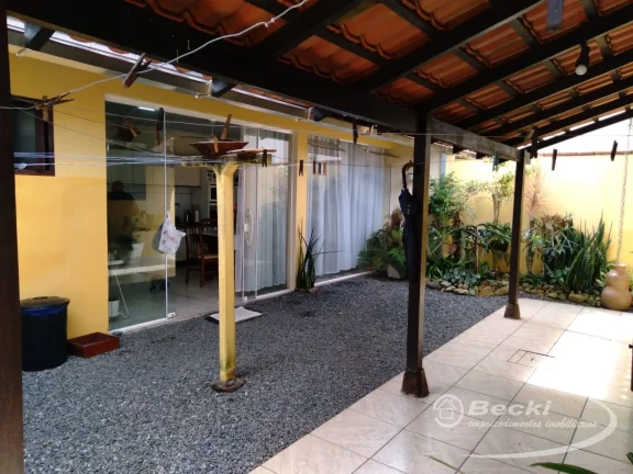 Imagem Casa averbada no bairro Itaum - Joinville