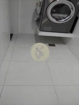 Imagem GARAGEM FECHADA. DOIS DORMITÓRIOS, SENDO UM COM SUÍTE. QUARTO DE EMPREGADA TOTALMENTE REFORMADO E ...
