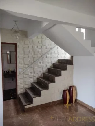 Imagem Casa ampla em 360m²: 2 pavimentos, 3 quartos, suíte, churrasqueira e fogão a lenha.