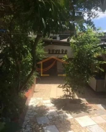 Imagem Casa Térrea 3 dormitórios, sendo 2 suites, quintal amplo com pé de amora, mexerica e acerola, chu...