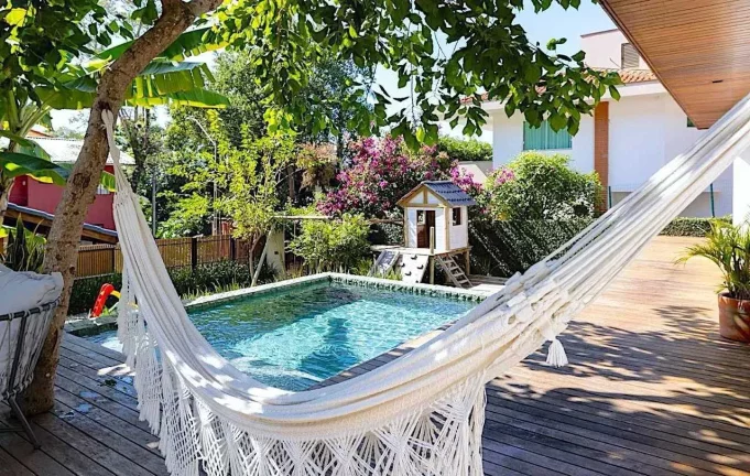 Imagem Casa com 3 dormitórios sendo 2 suítes com jardim e piscina Praia de Taquaras, Balneário Camboriú SC
