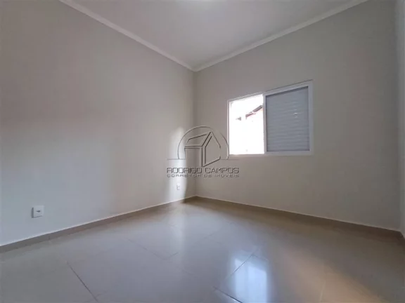 Imagem Espaçosa Casa Térrea à Venda no Ocian, Praia Grande - 3 Quartos e Churrasqueira