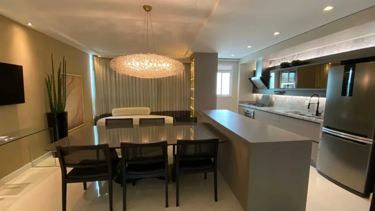Imagem Apartamento com 3 dormitórios sendo 3 suítes e 3 vagas de garagem em Balneário Camboriú/SC