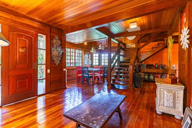 Imagem CASA com 3 DORMITÓRIOS em CONDOMÍNIO FECHADO - 199m² de área construída