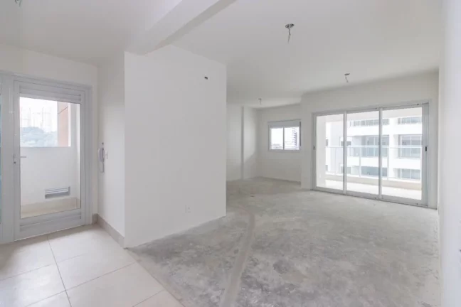 Vende apartamento de 2 dormitórios com living ampliando na Vila Cruzeiro