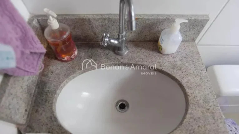 Imagem Características do Imóvel:
3 Quartos (sendo 1 suíte), todos com guarda-roupas planejados e janela...