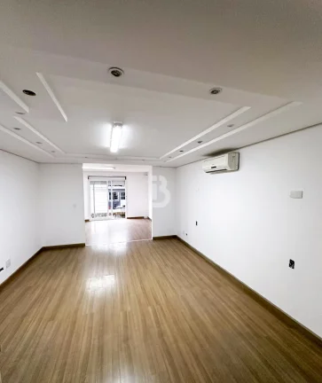 Imagem Casa Comercial para Alugar na Vila Isabel | 195m² com Pé Direito Duplo e Salas Integradas – Ideal para Escritórios, Clínicas e Empresas