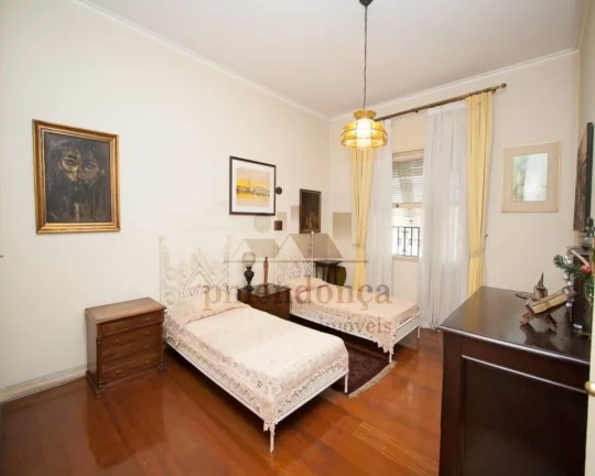Imagem Apartamento com living para 3 ambientes, 4 dormitórios sendo 1 suíte, lavabo, copa, cozinha, área...
