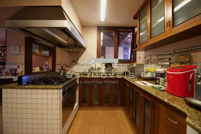 Imagem Casa alto padrão à venda na Aldeia da Serra com 7 suítes e espaço gourmet