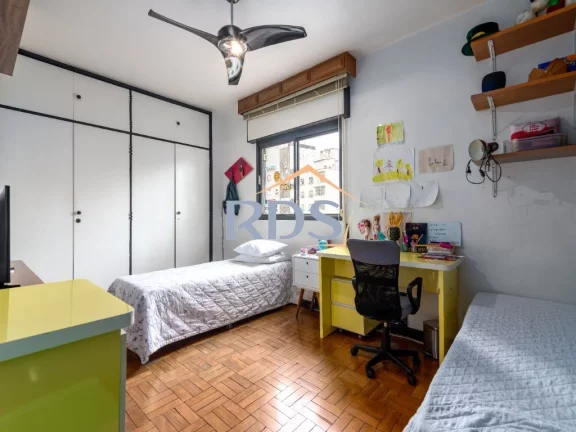 Imagem Oportunidade ! Apartamento 190 m ! 03 dormitórios 01 suíte 01 dormitório com varanda. Próximo metrô Oscar Freire