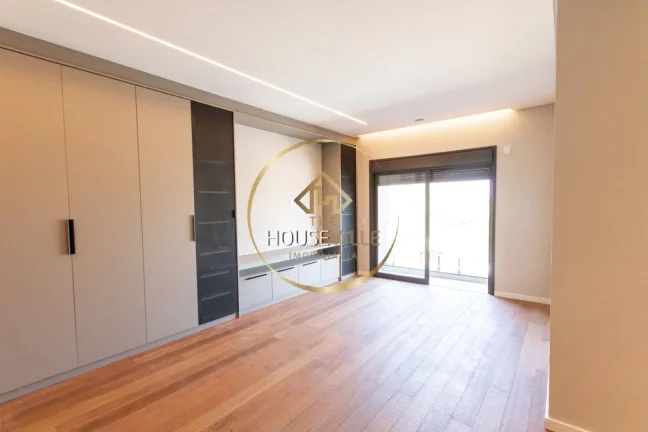 Imagem Casa Sobrado, 4 Dormitórios( 4 suíte), 325m², Condomínio Alphaville, Sjc.