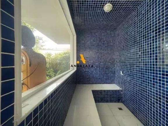 Imagem Novo Leblon - Casa localizada na melhor rua do condominio. Oportunidade de retrofit. Atenção construtrores!!!