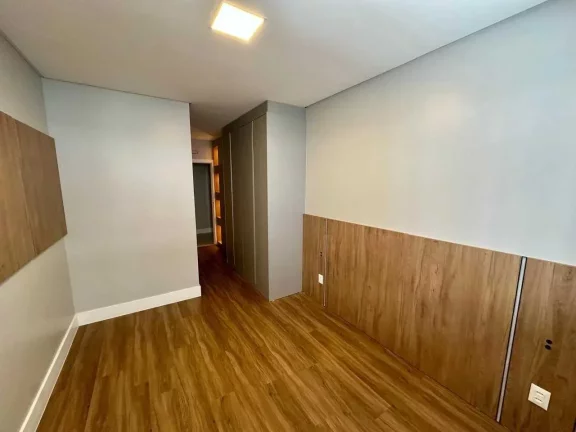 Imagem Apartamento semimobiliado com 3 dormitórios sendo 3 suítes e 2 vagas de garagem em Itajaí