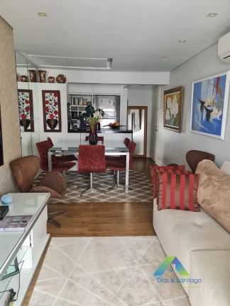 Imagem Apartamento recém reformado com 67m², 2 dormitórios, 1 suíte, 2 vagas de garagem coberta em localização privilegiada em área nobre a 500mts da Estação Metrô Chácara Klabin.