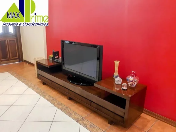 Imagem Casa à venda no Tatuapé, São Paulo. 300m², 3 dormitórios, 2 suítes, garagem para 2 carros. Próximo ao metrô Carrao. Agende sua visita!