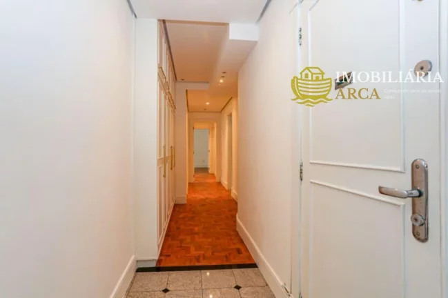 Imagem Apartamento à venda na Bela Vista, São Paulo-SP: 3 quartos, 1 suíte, 1 sala, 1 banheiro, 1 vaga de garagem, 240m² de área.