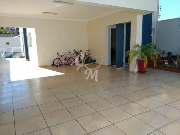 Imagem Casa com ótimo acabamento e decoração.