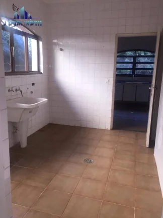 Imagem CASA TÉRREA 3 SUÍTES. CONDOMÍNIO NA RUA DO SHOPPING GRANJA VIANA!!