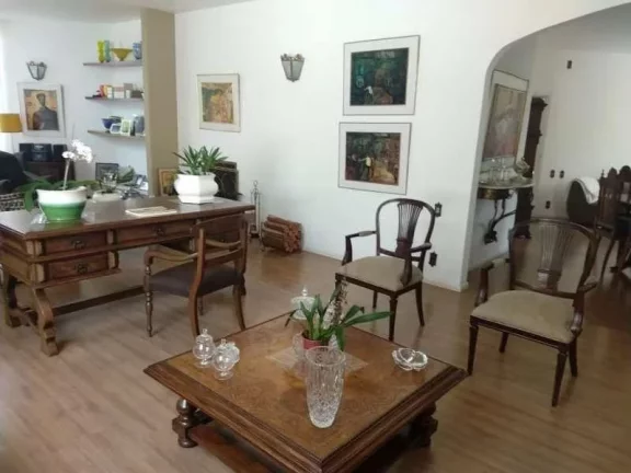 Imagem Confira esta linda casa em bairro tradicional de Barbacena/MG - Mansões!