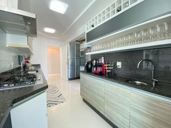 Imagem Apartamento com 3 dormitórios à venda no Centro de Balneário Camboriú/SC