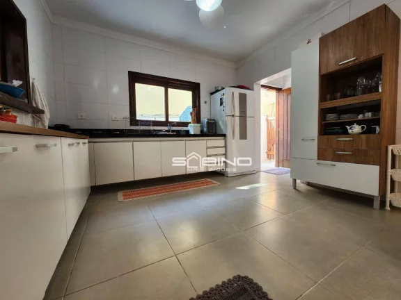 Imagem Casa à venda com 5 Dormitórios 3 suítes, 407m² de área construída - Riviera de São Lourenço - Bertioga SP.