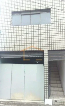 Imagem Salão comercial com 2 banheiros e 180m², no térreo.
Prédio com subsolo e 1º andar que estão lo...
