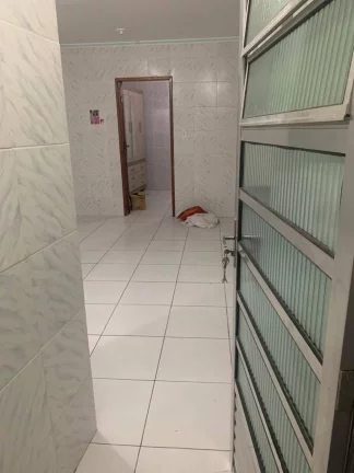Imagem Casa à venda no Bairro Ponto Novo - Espaçosa 4/4 com suíte e 250 vagas de garagem!