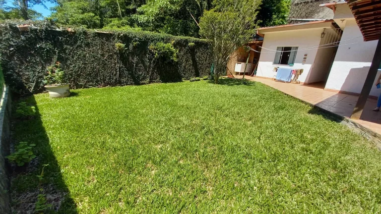 Imagem Vendo esta linda casa com quintal em Nova Friburgo.