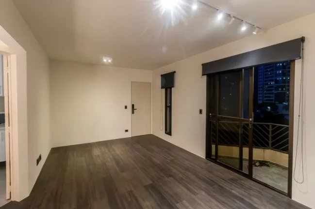 Imagem Apartamento reformado à venda na Vila Olímpia.