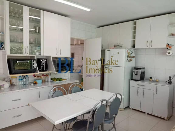 Imagem Casa ampla com espaço gourmet retrátil, 2 suítes+ 4 vagas + 6 banheiros