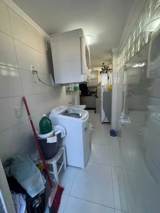 Imagem Sobrado com 2 dormitórios sendo 1 suíte e 1 demi, 2 vagas - Rio Pequeno em Camboriú