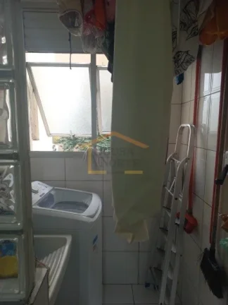Imagem Apartamento com 65m², dispõe de 3 dormitórios, 1 banheiro, sala para dois ambientes, varanda, coz...
